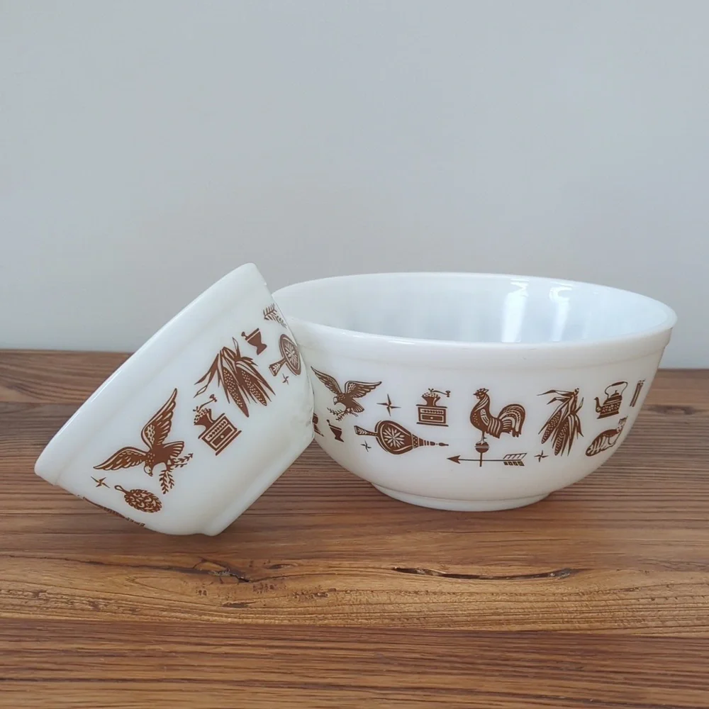 Vintage Pyrex Early American Mixing Bowl Set (2) 2.5 Qt #403 & 1.5 Pt #401 - Picture 3 of 13